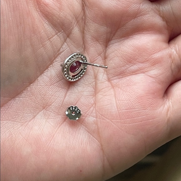 NWT Elegant Natural Ruby Gemstone Oval Shape Stud Earrings in 925 Silver - Picture 8 of 8